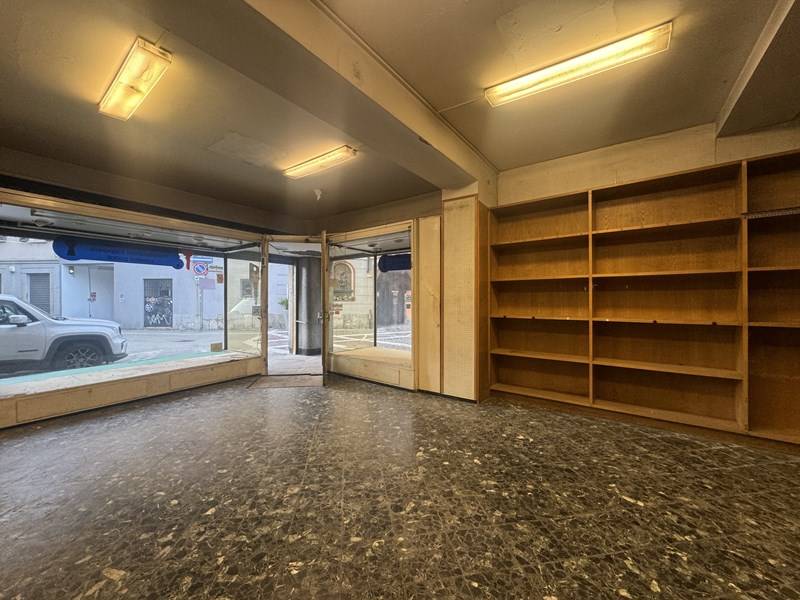 Locale commerciale in affitto a Gallarate