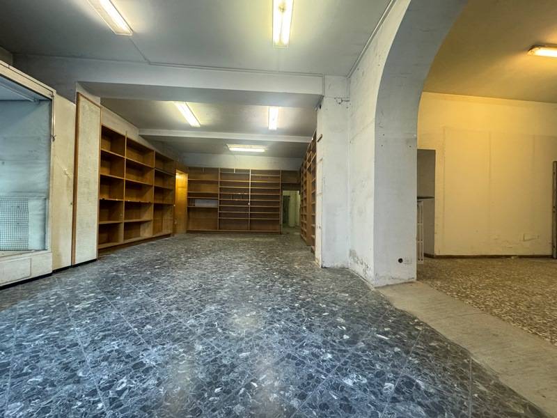 Locale commerciale in affitto a Gallarate