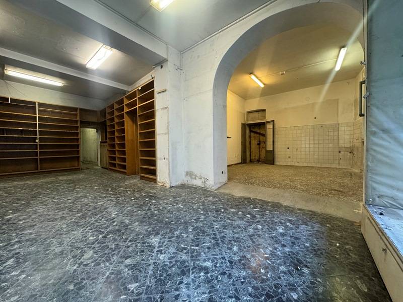 Locale commerciale in affitto a Gallarate