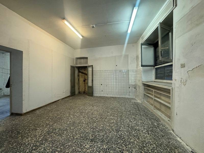 Locale commerciale in affitto a Gallarate