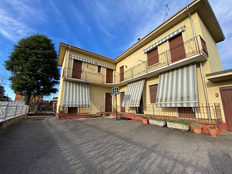 Intera Propriet in vendita a Cardano al Campo, Cuoricino