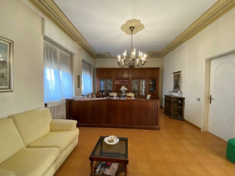 Intera Propriet in vendita a Cardano al Campo, Cuoricino