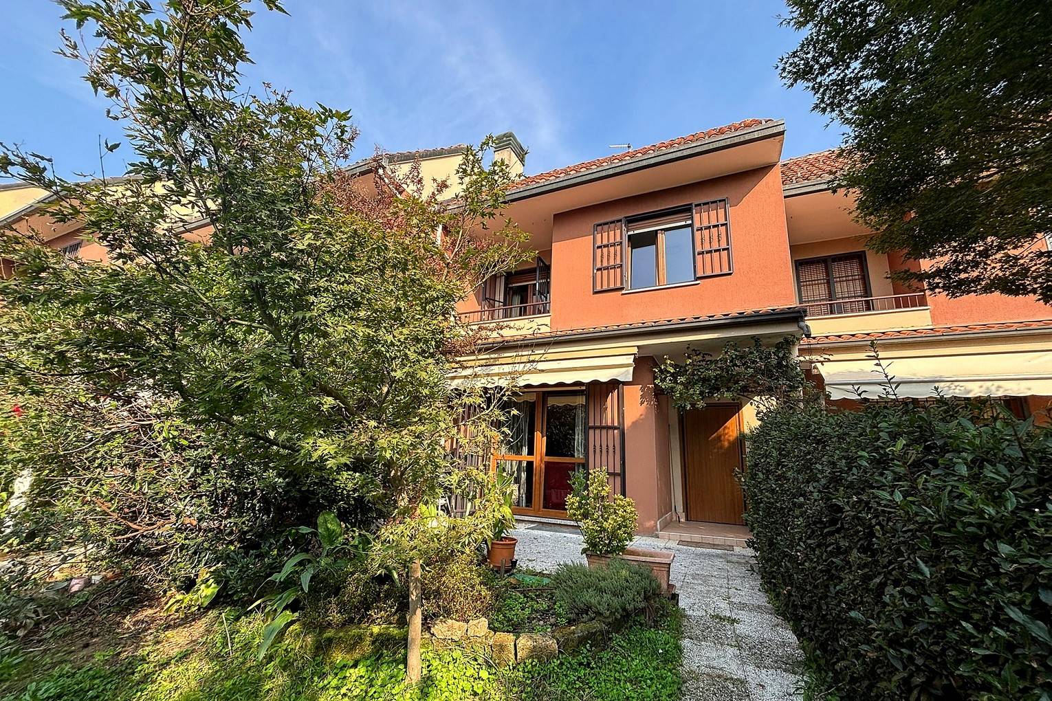 Villa a Schiera in vendita a Usmate Velate, Semicentro