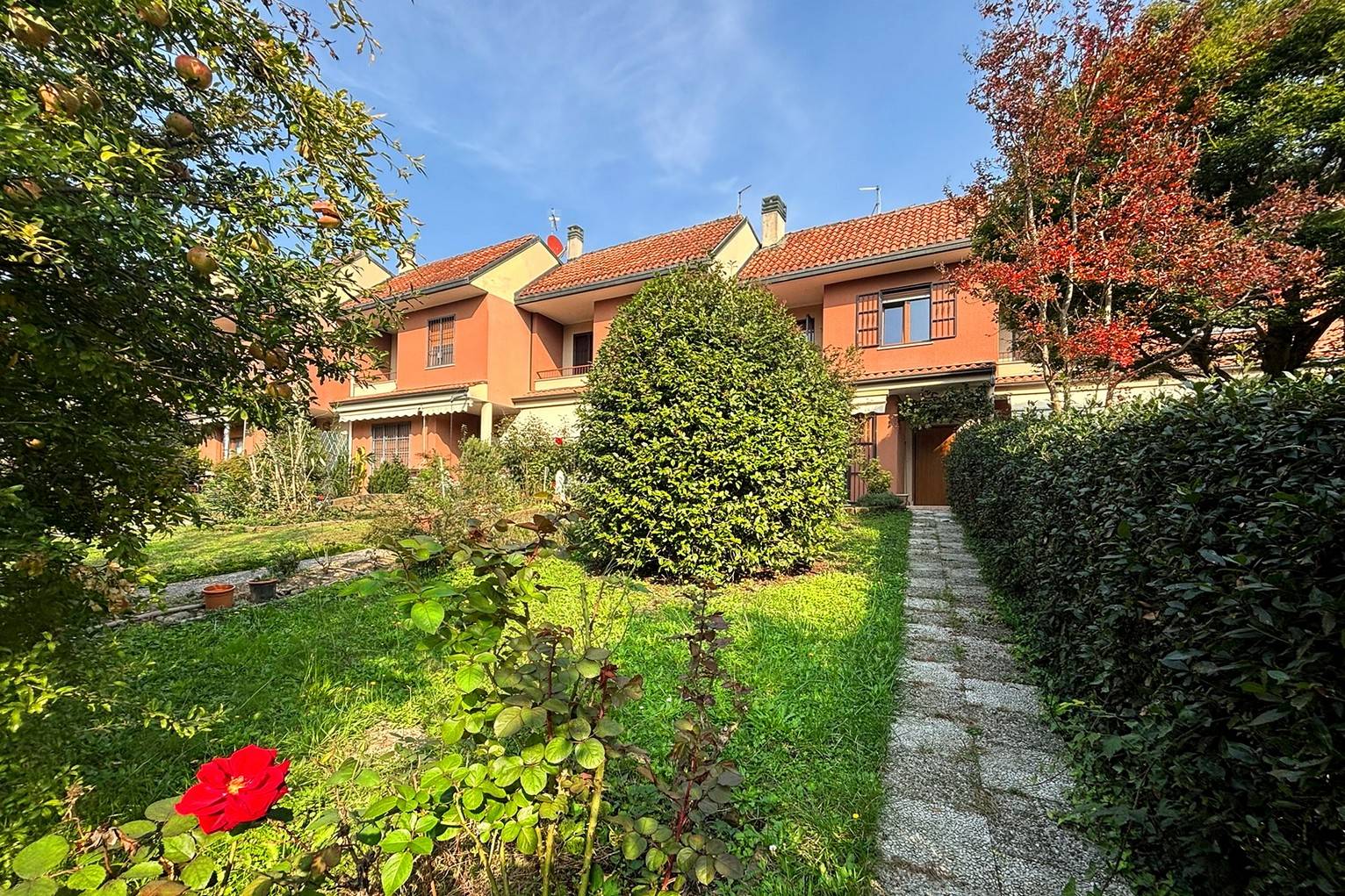 Villa a Schiera in vendita a Usmate Velate, Semicentro