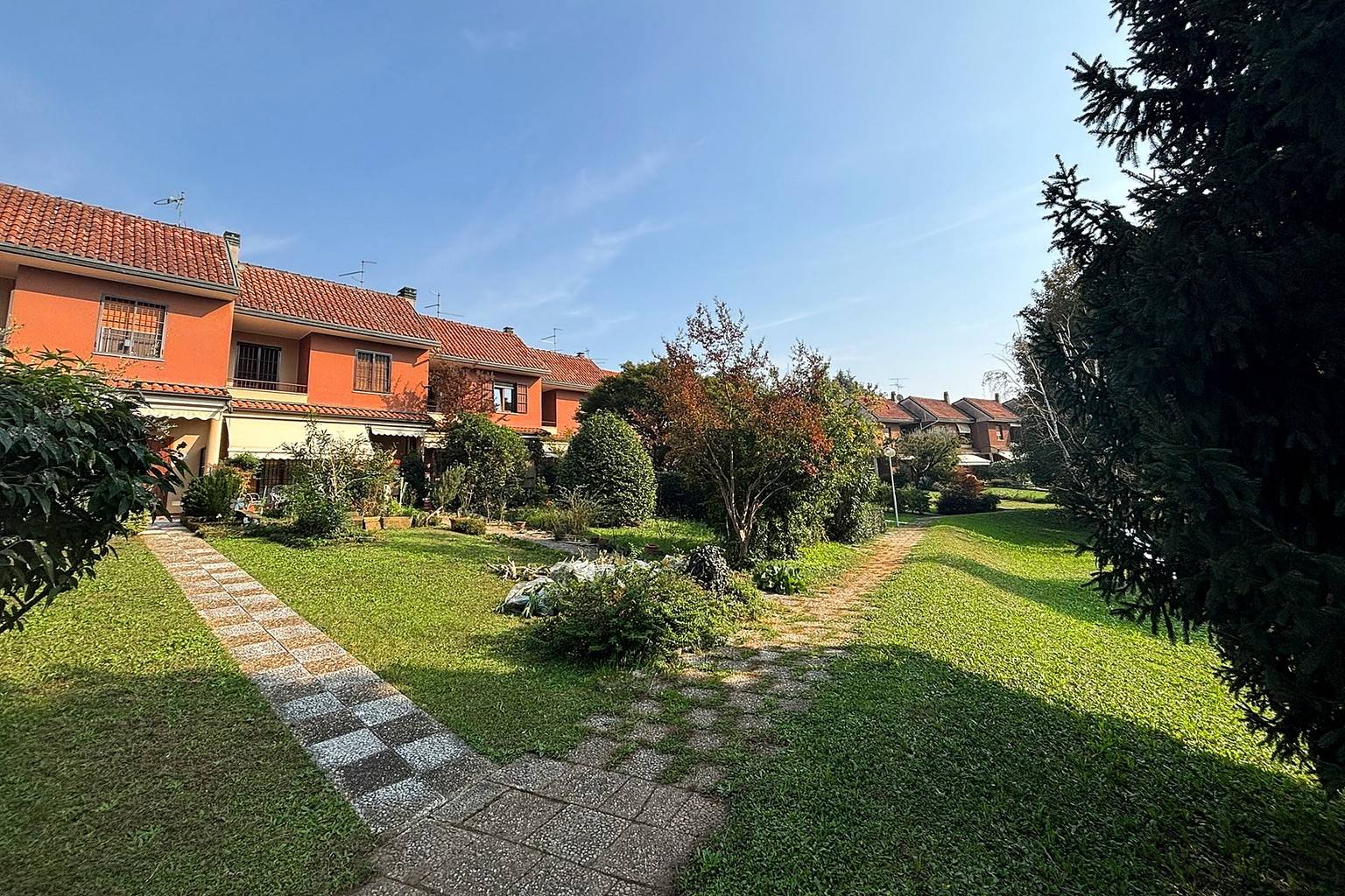 Villa a Schiera in vendita a Usmate Velate, Semicentro