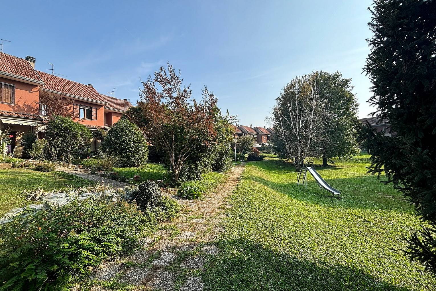 Villa a Schiera in vendita a Usmate Velate, Semicentro