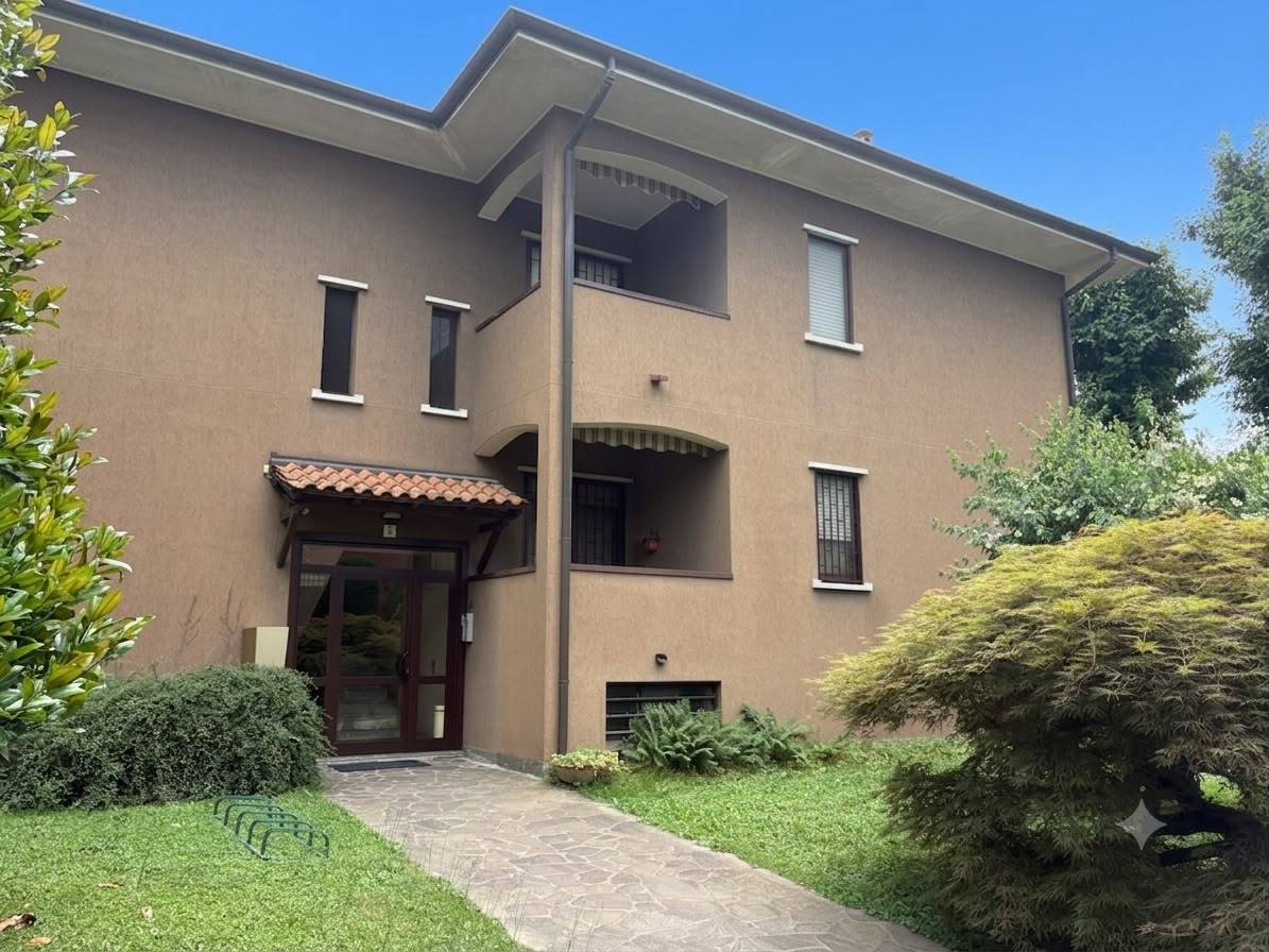 Appartamento in vendita a Cornate d'Adda, Centrale
