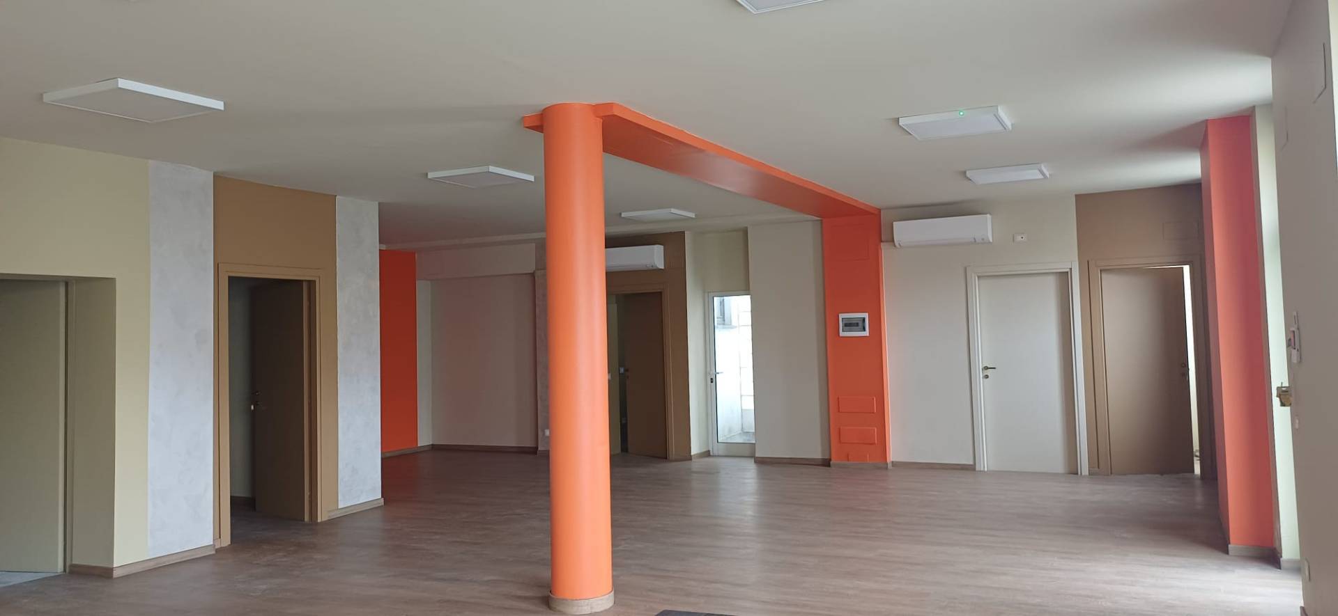 Struttura Commerciale in vendita a Bernareggio