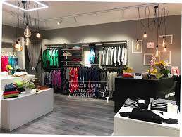 Locale commerciale in vendita a Camaiore, Lido di Camaiore