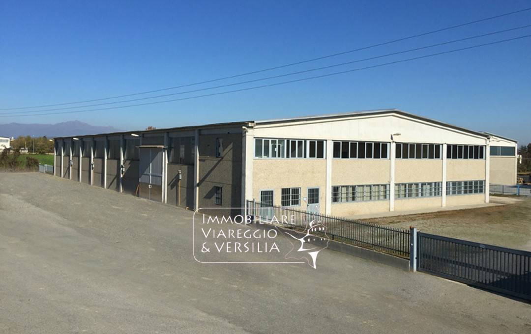 Magazzino in vendita a Massa