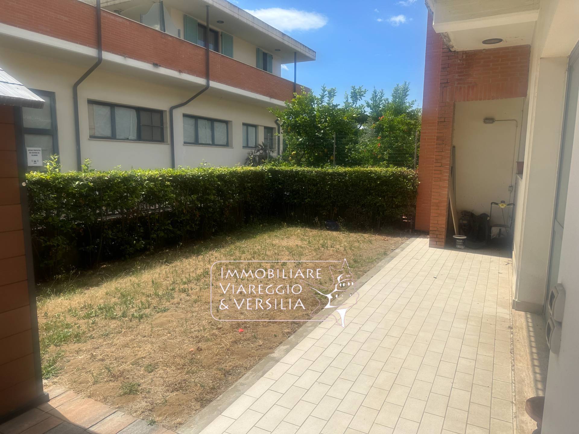 Capannone in vendita a Camaiore, Lido di Camaiore