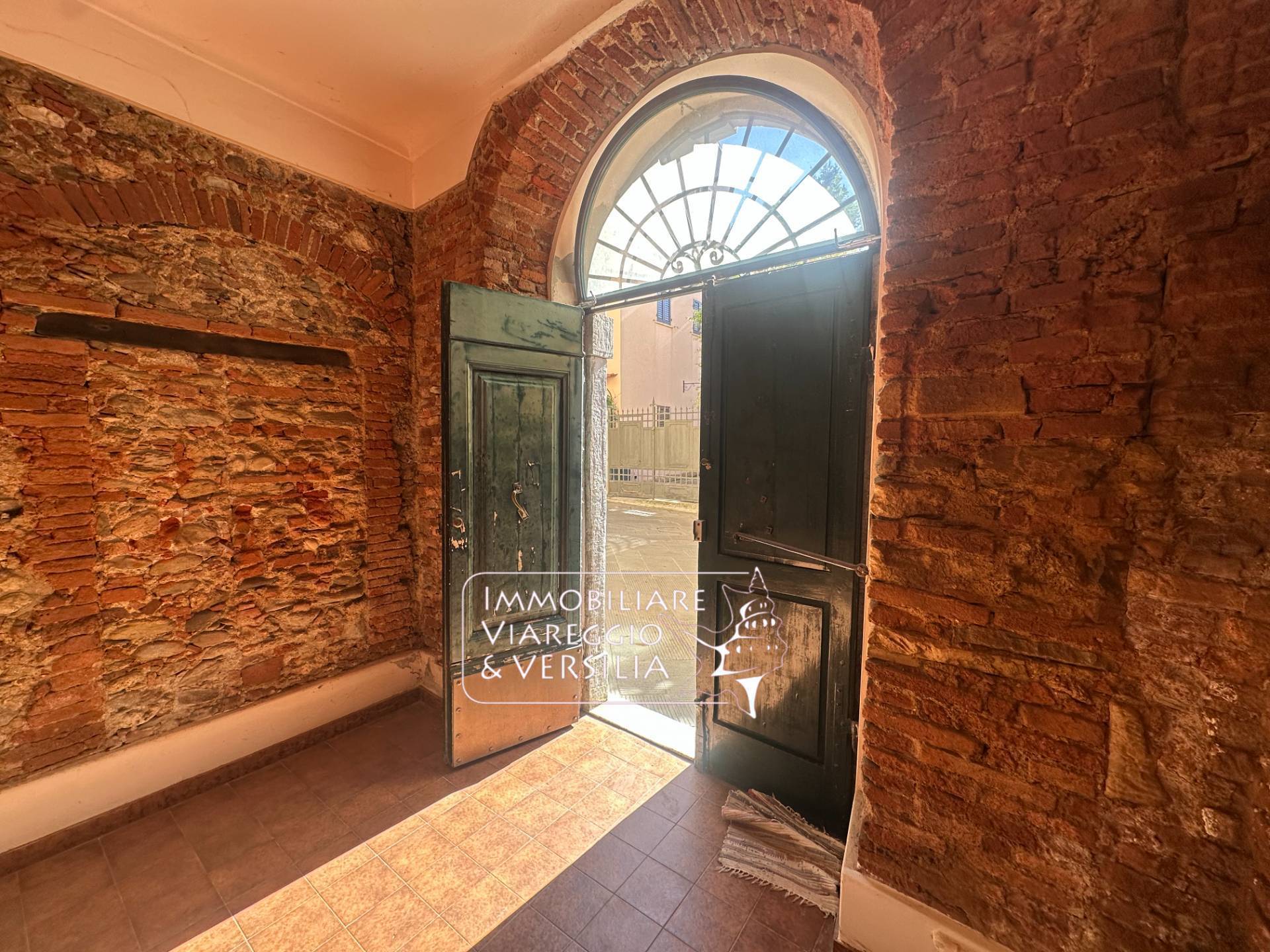 Appartamento in vendita a Pietrasanta, Centro Storico