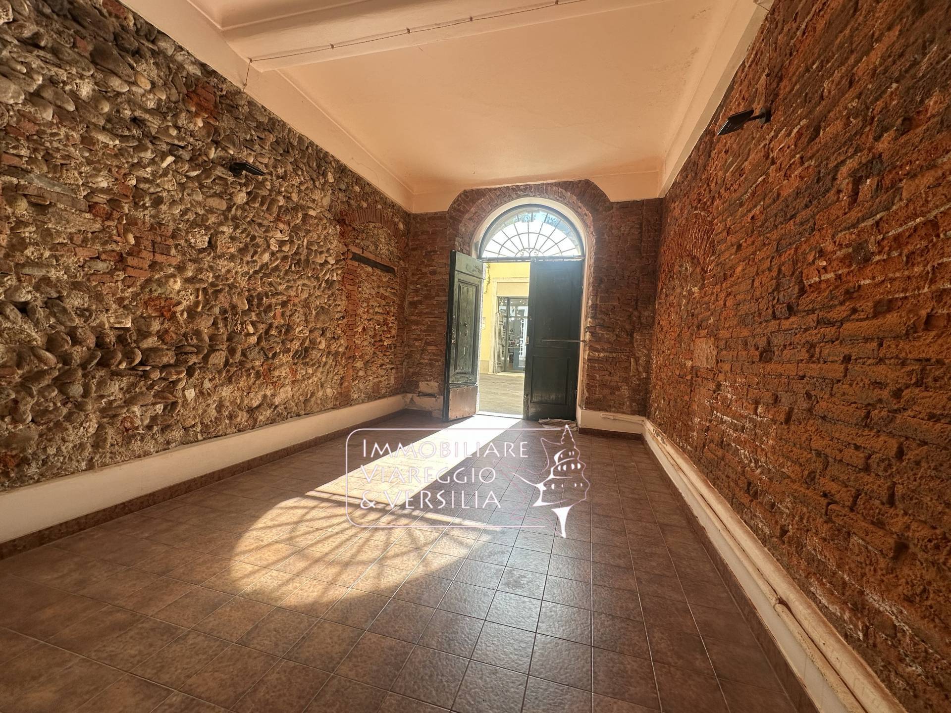 Appartamento in vendita a Pietrasanta, Centro Storico