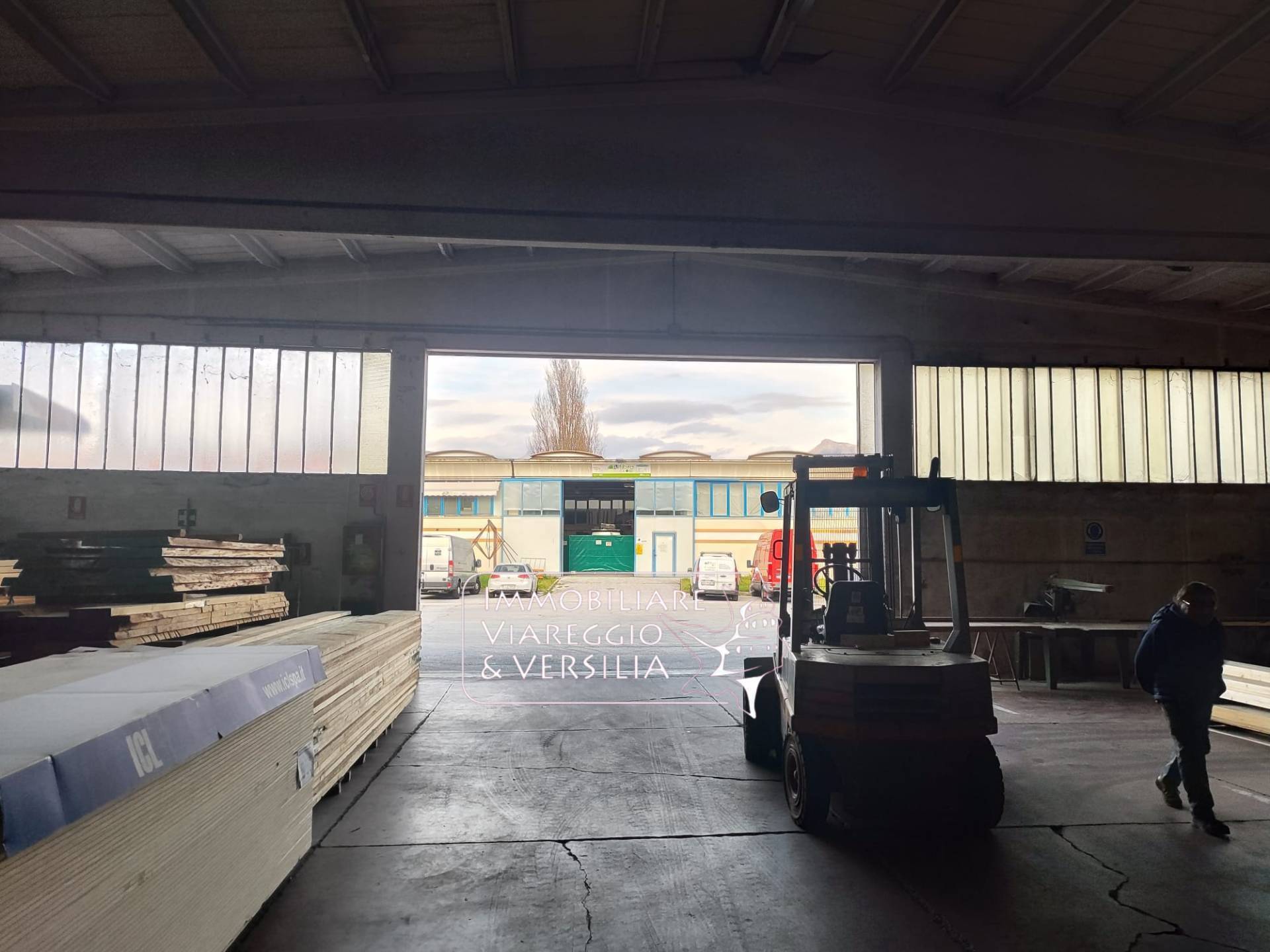 Capannone in vendita a Camaiore, Capezzano Pianore