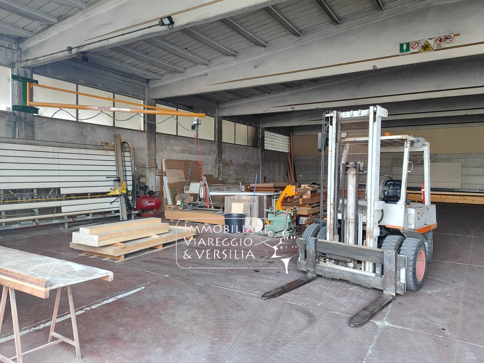 Capannone in vendita a Camaiore, Capezzano Pianore