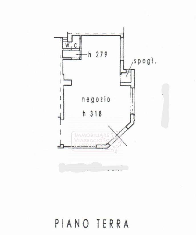 Locale commerciale in vendita a Viareggio, Centro Mare