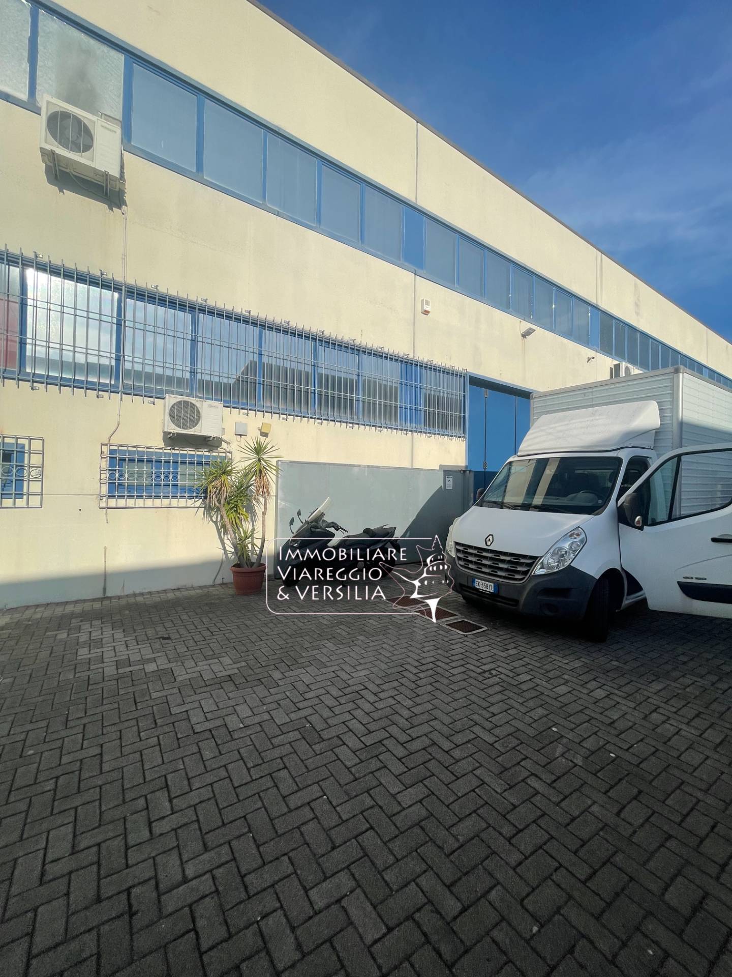 Capannone in vendita a Viareggio, Cotone