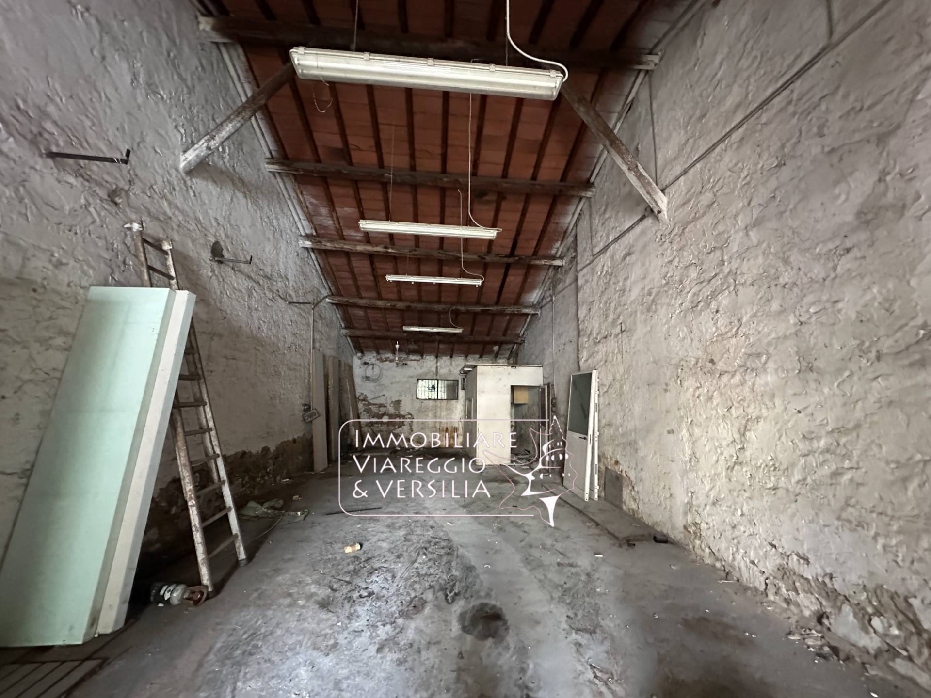 Magazzino in affitto a Viareggio, Varignano