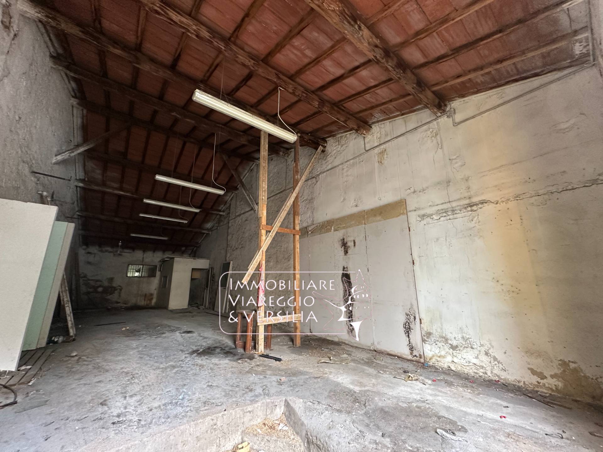 Magazzino in affitto a Viareggio, Varignano
