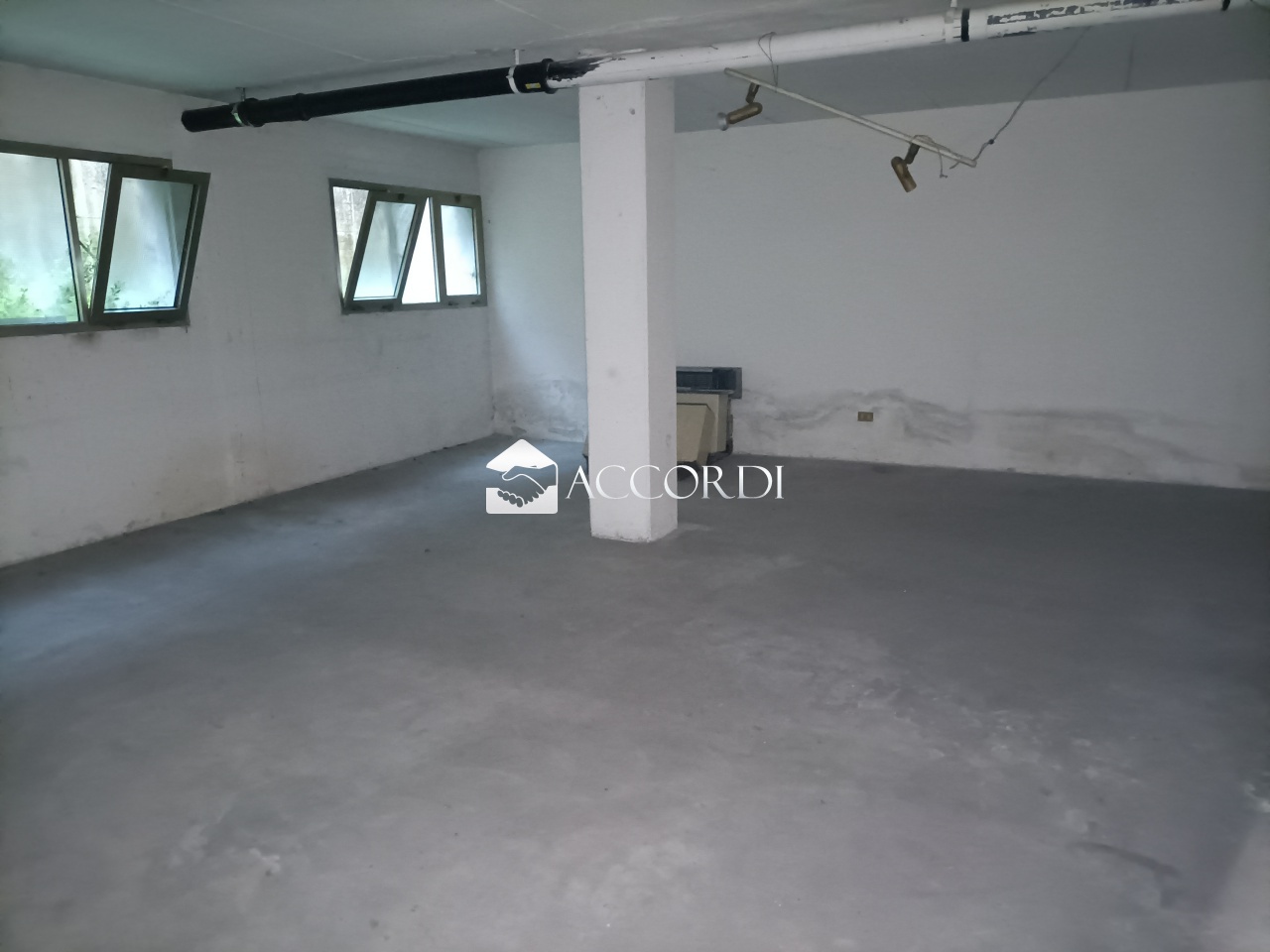 Negozio in affitto a Fonte