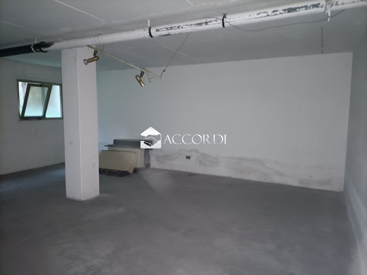 Negozio in affitto a Fonte