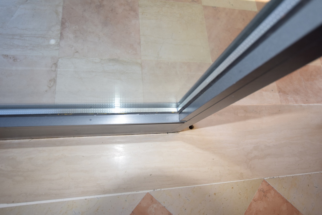 Locale commerciale in vendita a Caerano di San Marco