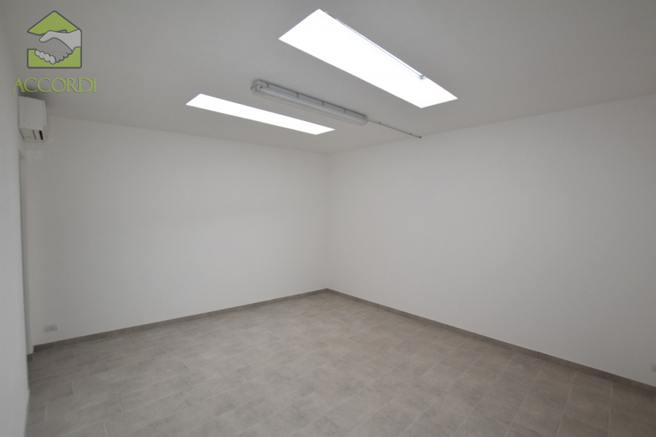 Negozio con giardino a Montebelluna