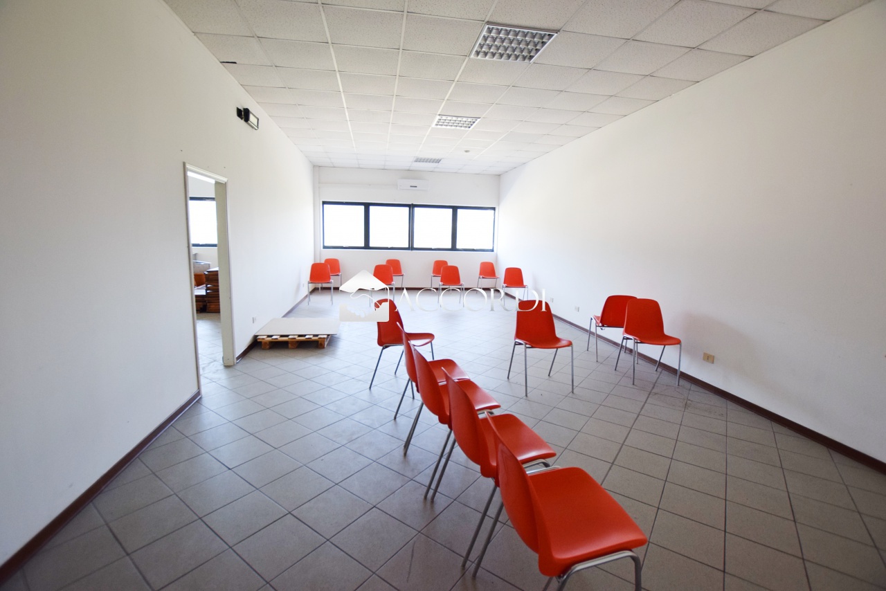 Ufficio in affitto a Pederobba