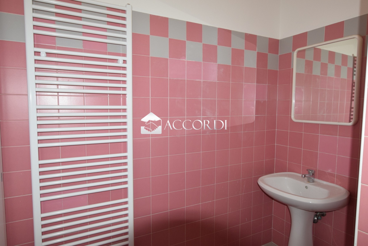 Negozio con giardino a Altivole