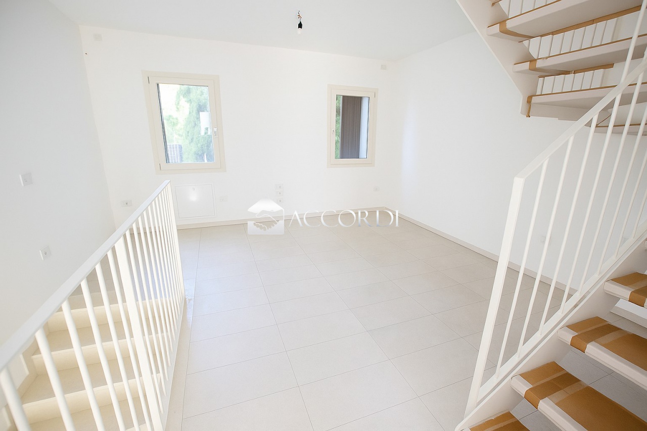 Casa indipendente con terrazzo a Fonte