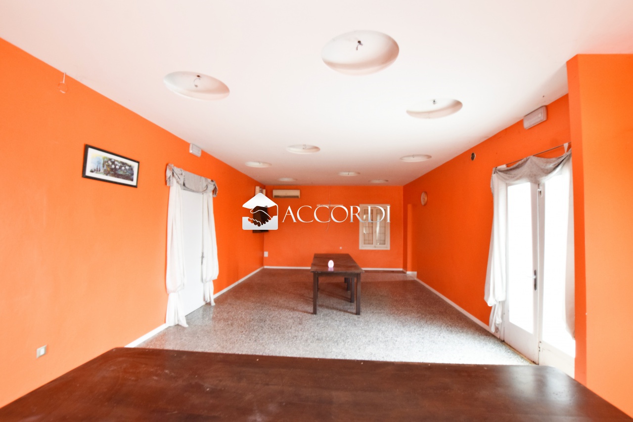 Negozio con terrazzo a Ponzano Veneto