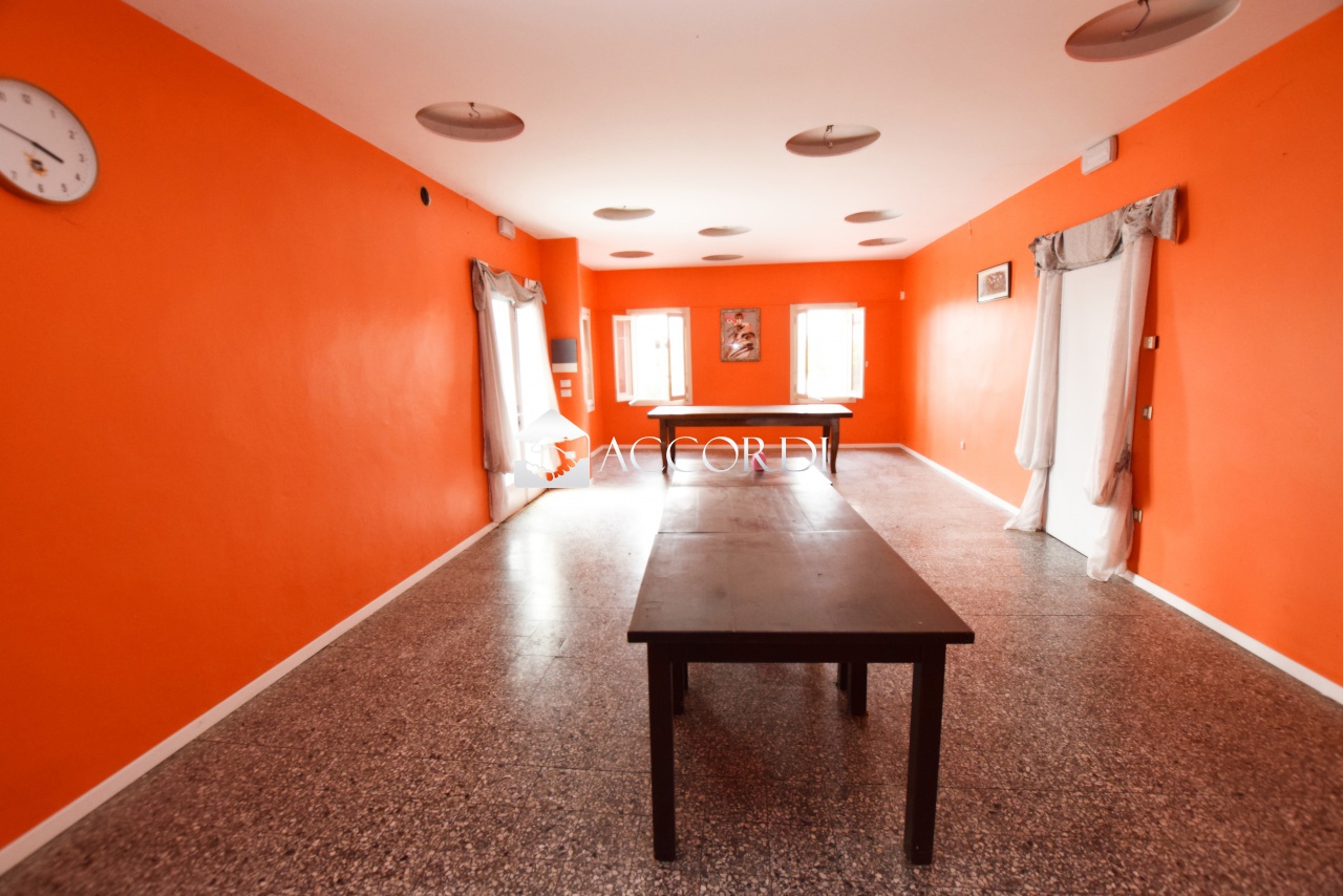 Negozio con terrazzo a Ponzano Veneto