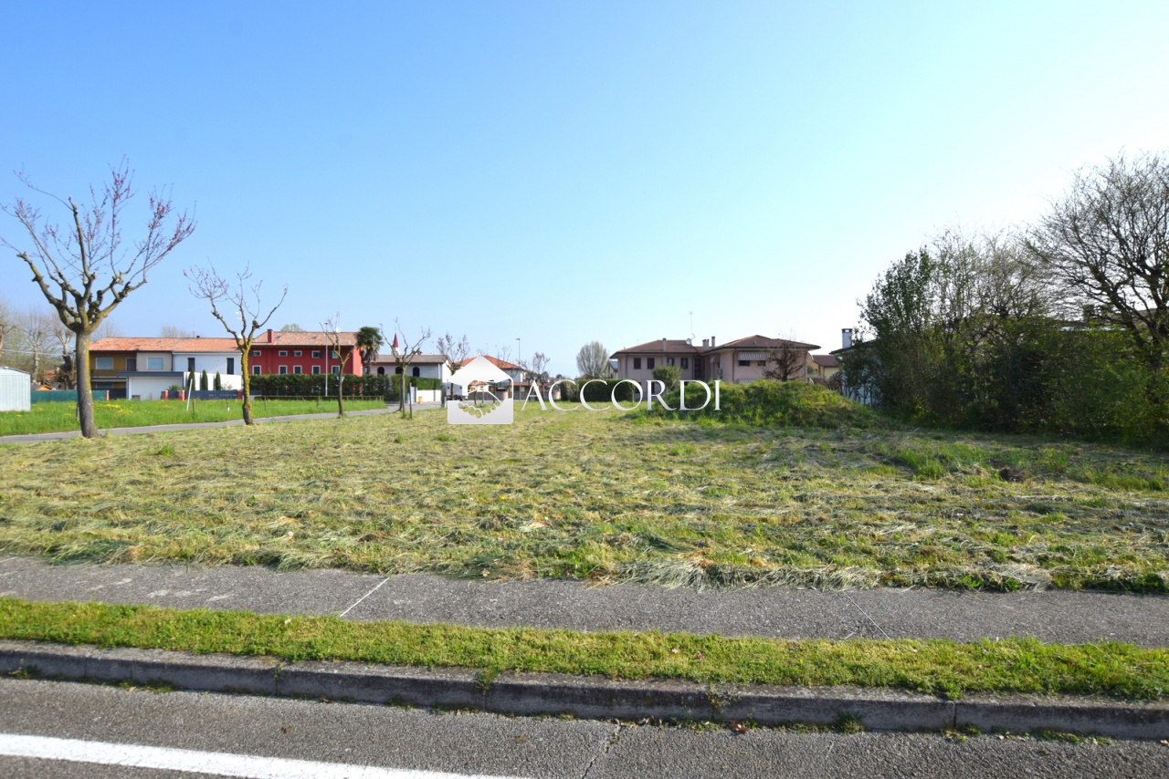 Terreno in vendita a Giavera del Montello