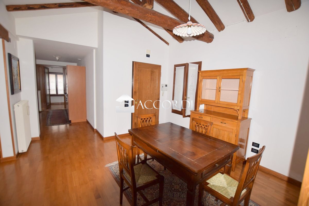 Trilocale arredato in affitto a Cornuda