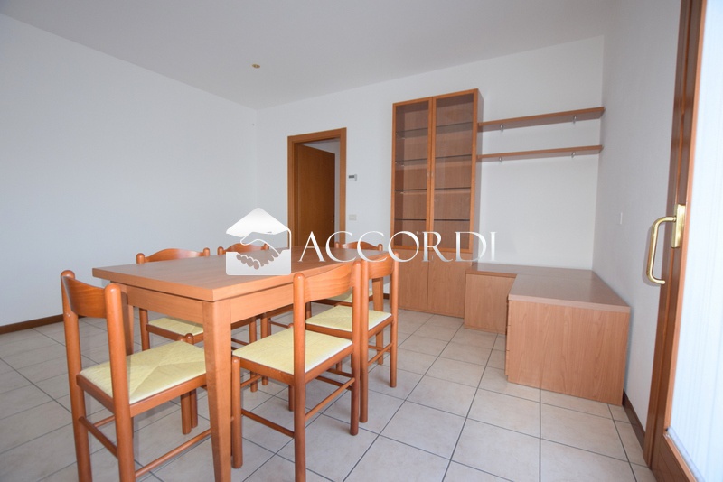 Trilocale arredato in affitto a Montebelluna