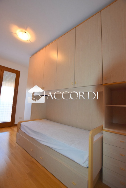 Trilocale arredato in affitto a Montebelluna