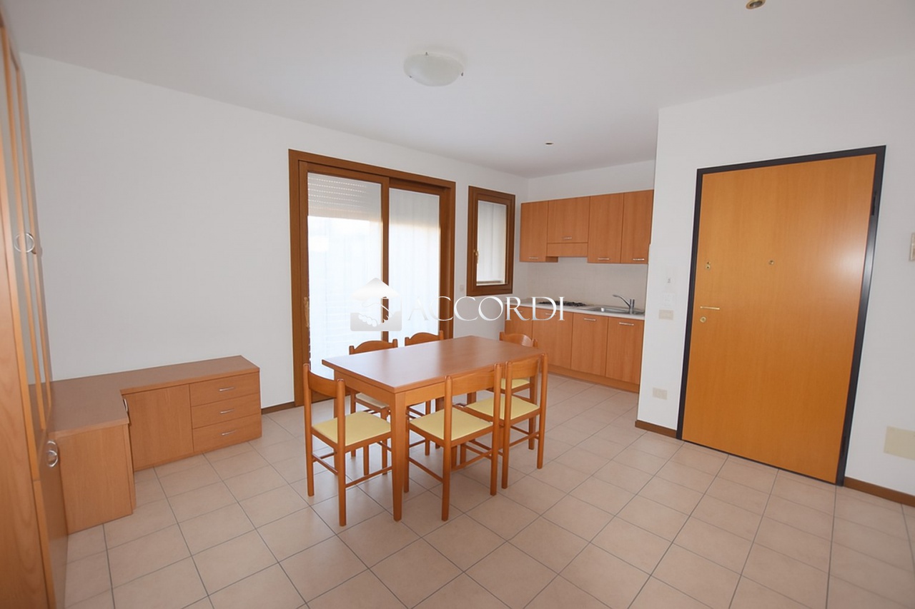 Trilocale arredato in affitto a Montebelluna