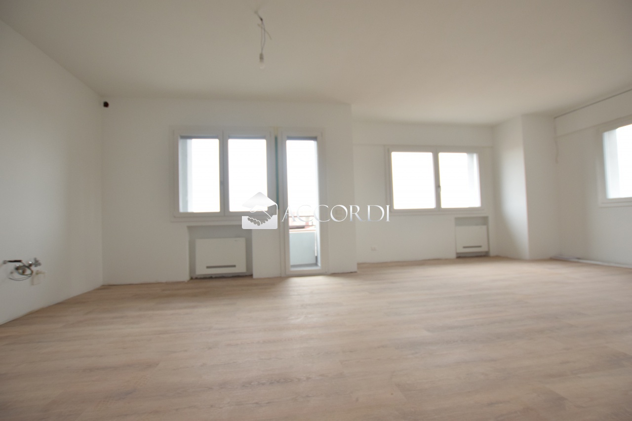 Trilocale con terrazzo a Montebelluna