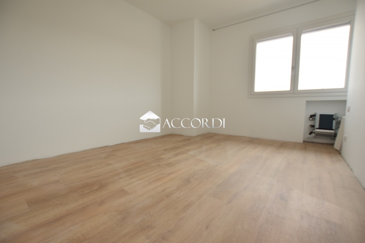 Trilocale con terrazzo a Montebelluna