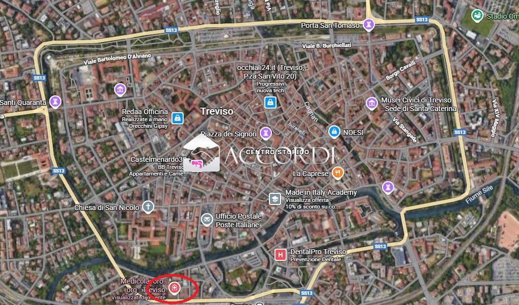 Posto auto coperto con box a Treviso