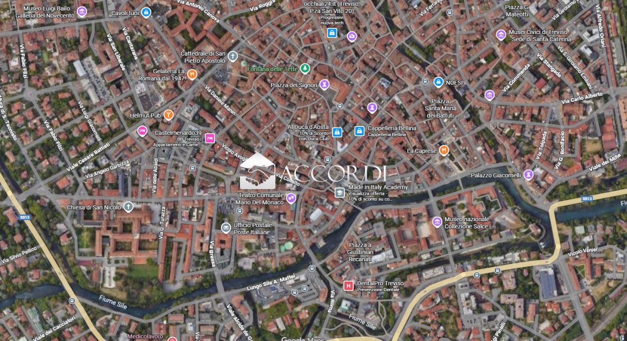 Posto auto coperto con box a Treviso