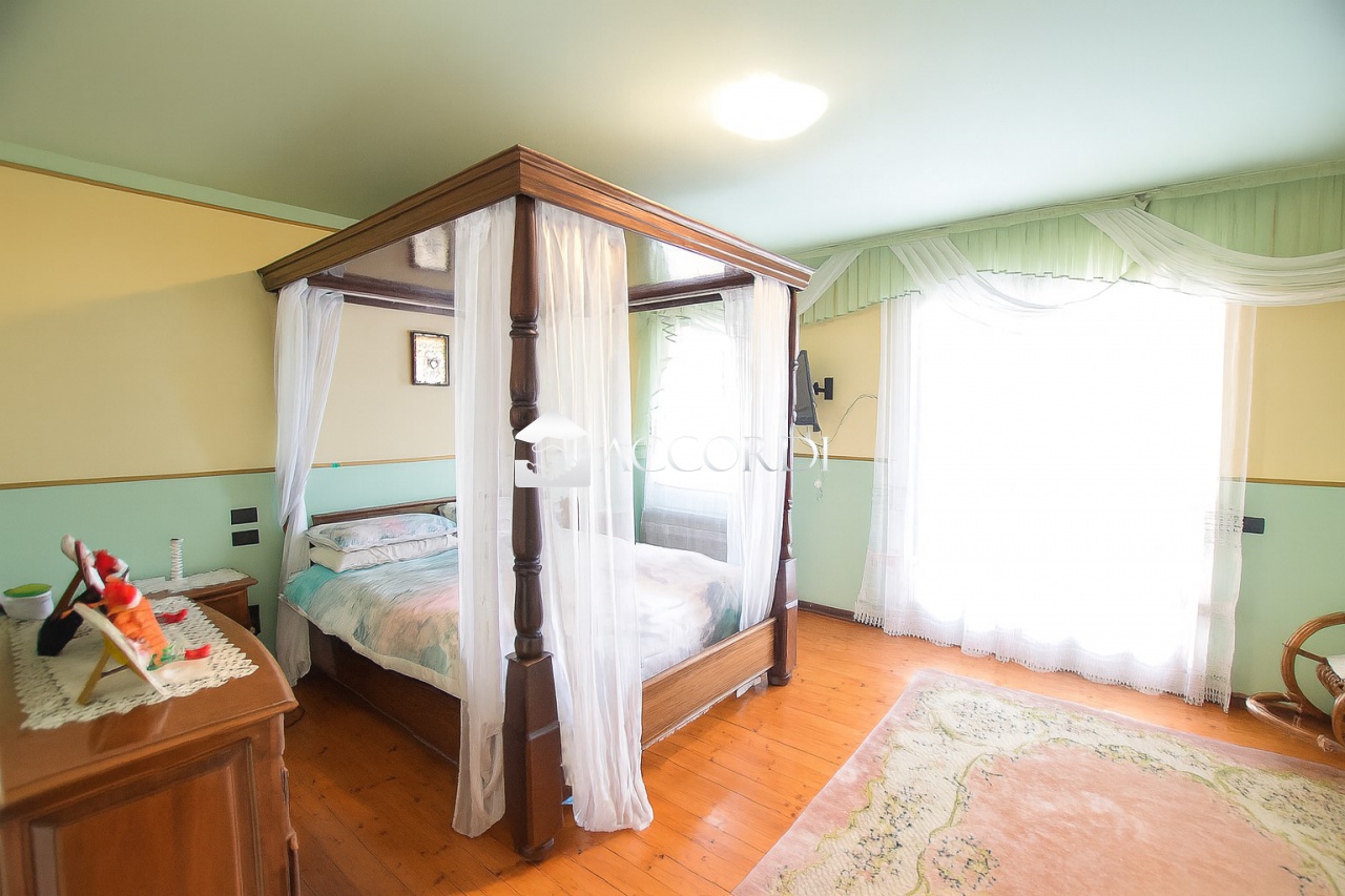 Villa con giardino a Caerano di San Marco