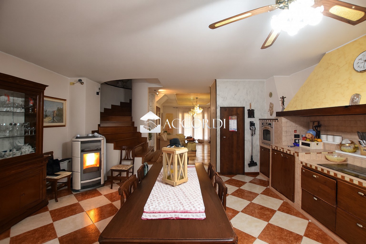 Villa con giardino a Caerano di San Marco