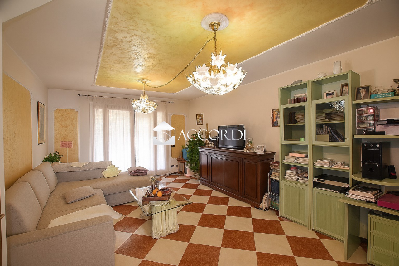 Villa con giardino a Caerano di San Marco