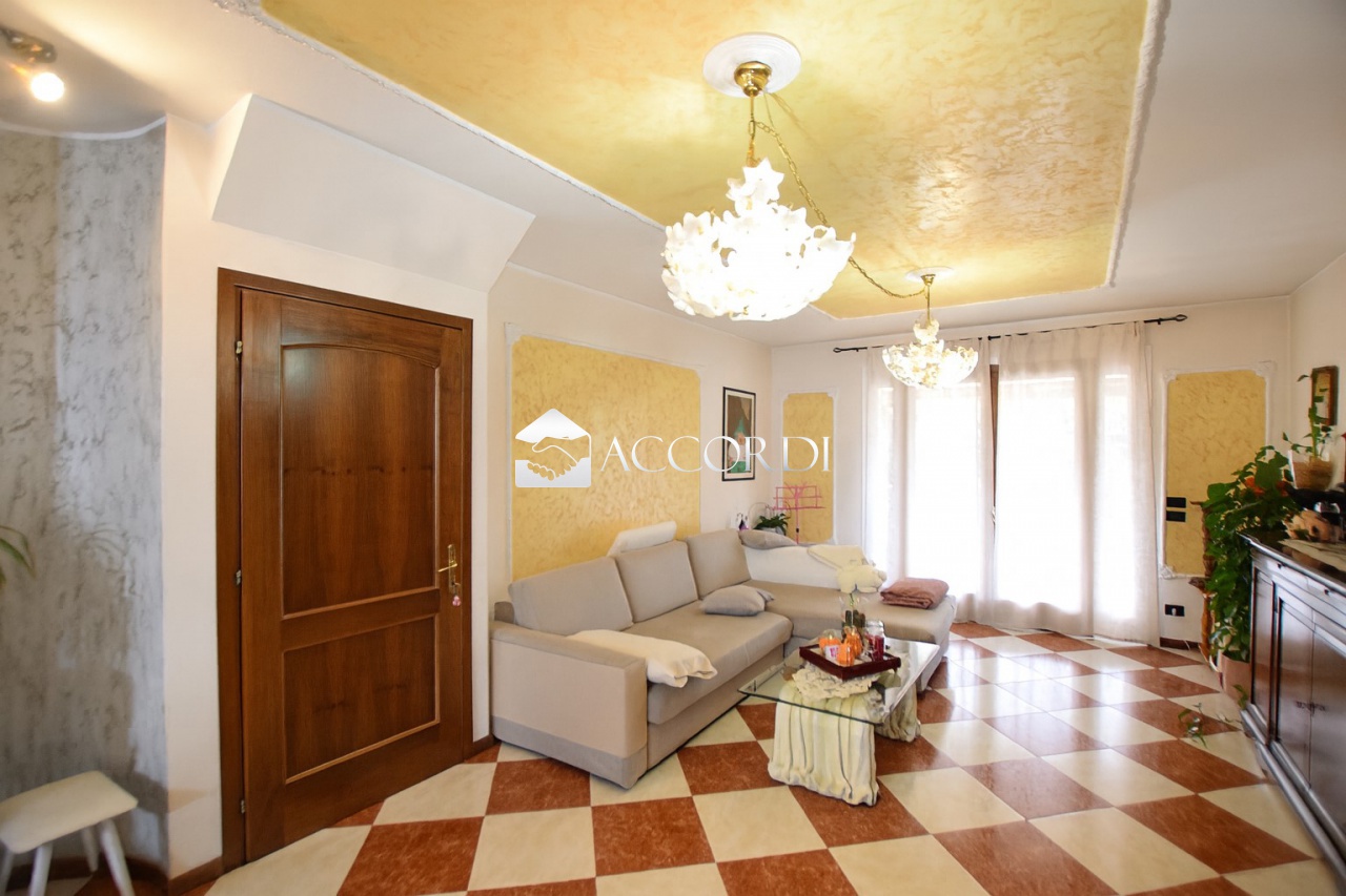 Villa con giardino a Caerano di San Marco