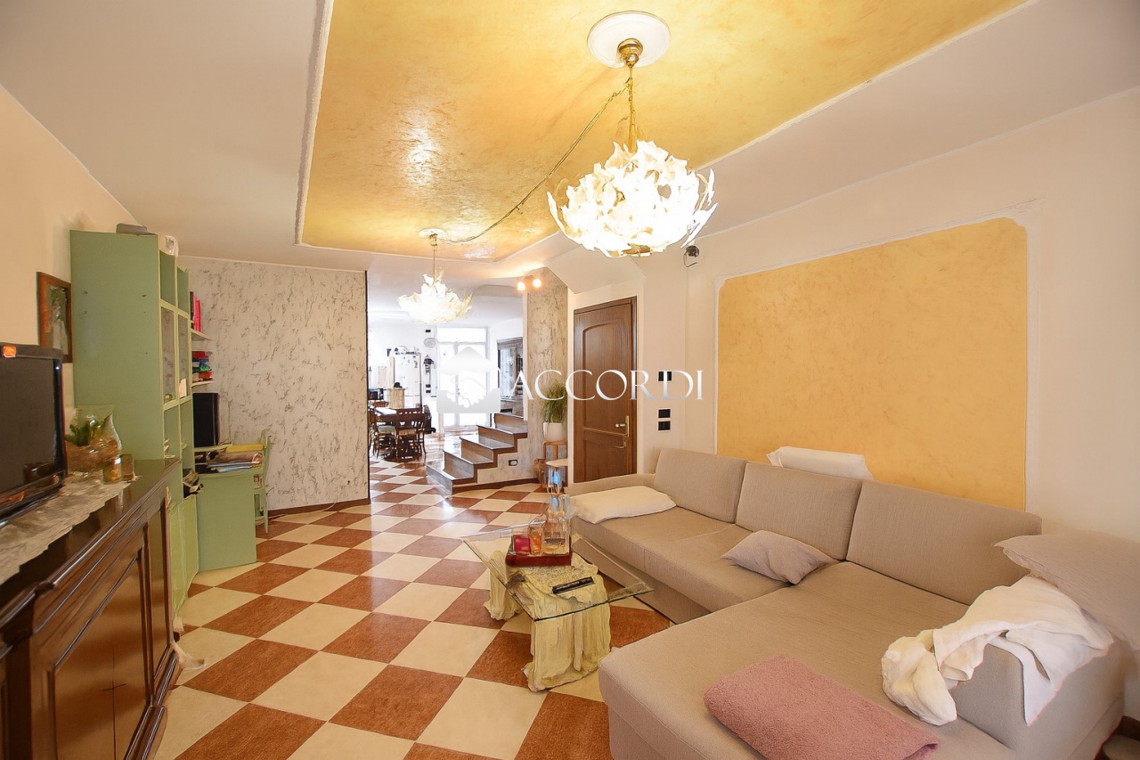 Villa con giardino a Caerano di San Marco