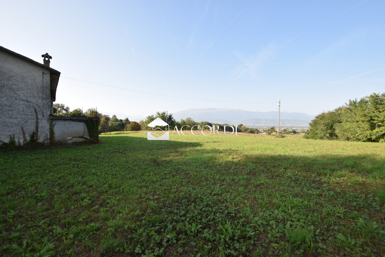 Rustico con giardino a Volpago del Montello