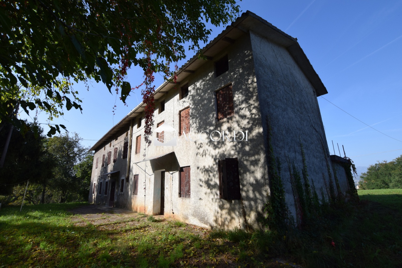 Rustico con giardino a Volpago del Montello