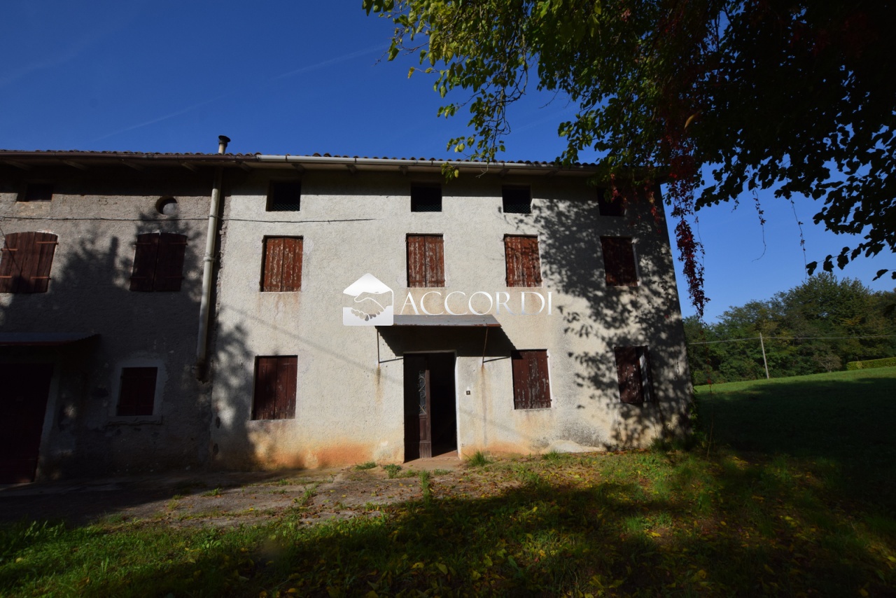 Rustico con giardino a Volpago del Montello