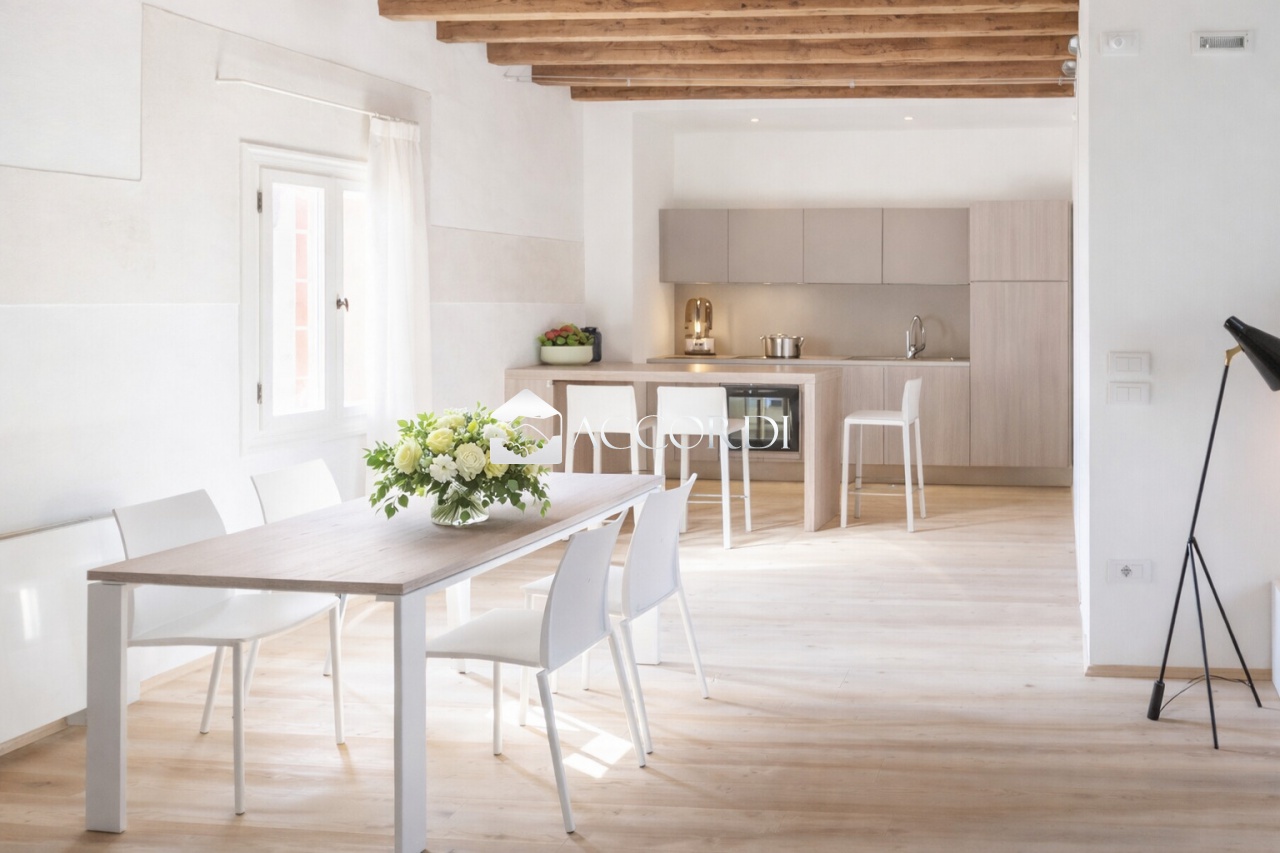 Stabile/Palazzo con box a Trevignano